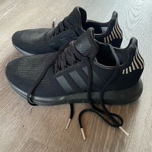 Women’s adidas sneakers /black /size 9